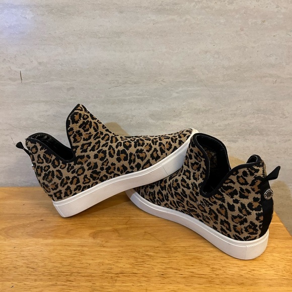 Steve Madden Womens High
Top Wedge Leopard Print Shoes Fabric Stretch - Picture 8 of 9